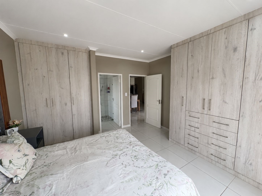 3 Bedroom Property for Sale in Waterkloof East North West
